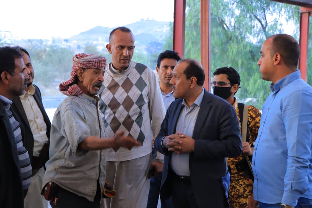 البخيتي يطلع على الترتيبات الفنية في المكان المعد لإقامة المؤتمر والمعرض الوطني الثالث للطاقة المتجددة بجامعة صنعاء
