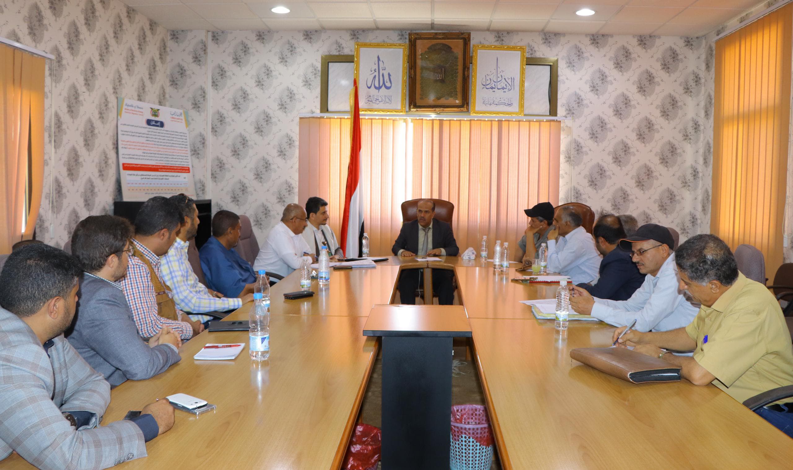 مناقشة تعزيز التعاون بين وزارة الكهرباء والمؤسسة الاقتصادية اليمنية