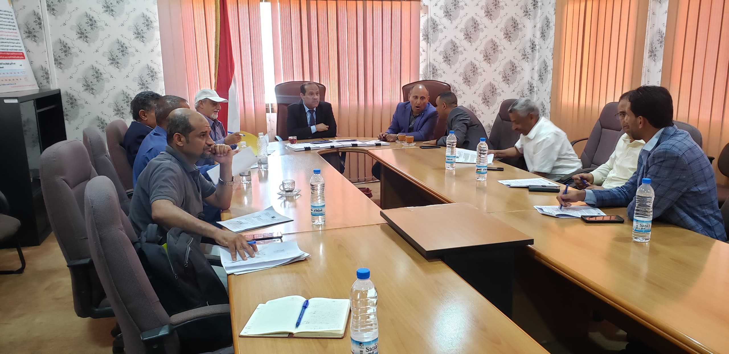 اجتماع برئاسة الوزير البخيتي يناقش التحضيرات لبدء إنتاج الأعمدة الكهربائية